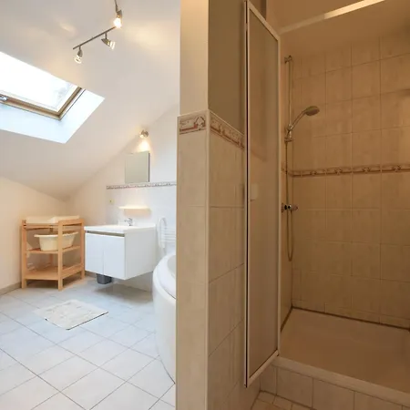 In With Terrace, Cleaning Included * Libin